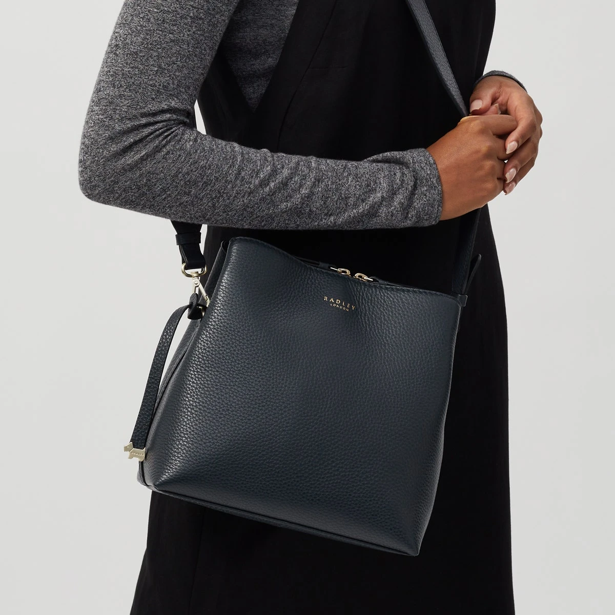 Dukes PlaceMedium Compartment Multiway Bag Dukes PlaceMedium Compartment Multiway Bag -Fashion Bag Store h1556401 model