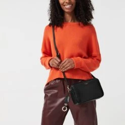 Manor GroveSmall Zip-Top Camera Bag -Fashion Bag Store h3929001 model