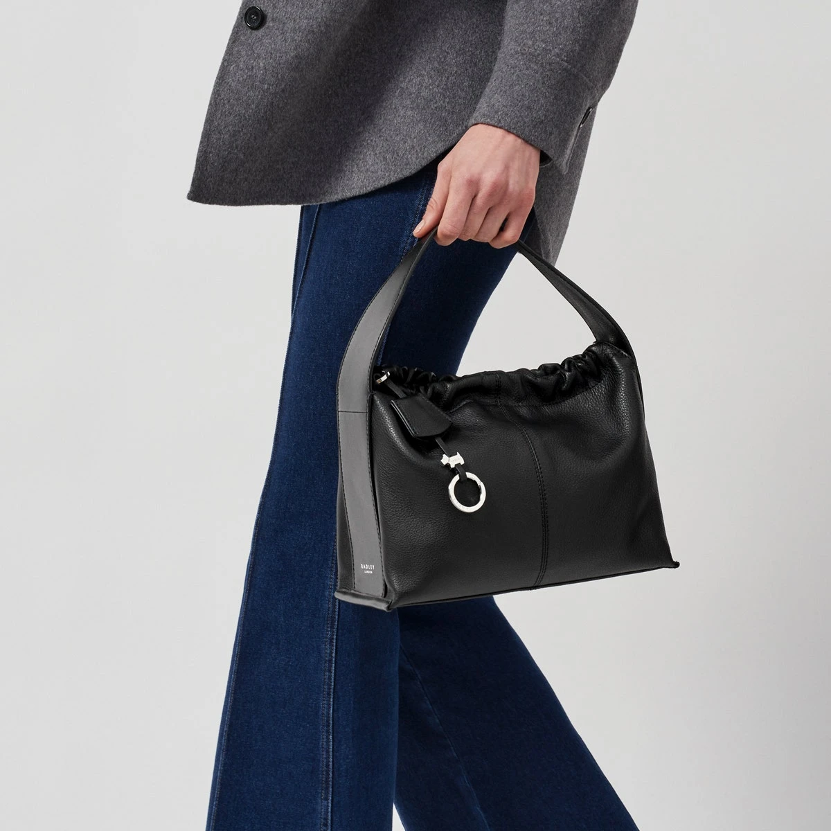 Lewis LaneSmall Drawstring Cross Body Bag Lewis LaneSmall Drawstring Cross Body Bag -Fashion Bag Store h5543001 model