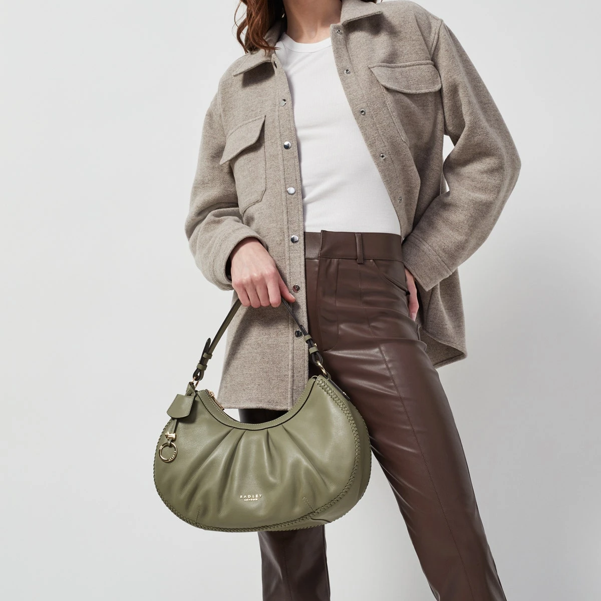 Forest Way - WhipstitchMedium Zip-Top Multiway Bag Forest Way - WhipstitchMedium Zip-Top Multiway Bag -Fashion Bag Store h5563306 model