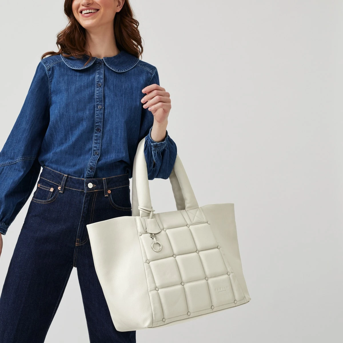 Hyde RoadLarge Zip-Top Shoulder Bag Hyde RoadLarge Zip-Top Shoulder Bag -Fashion Bag Store h5575053 model