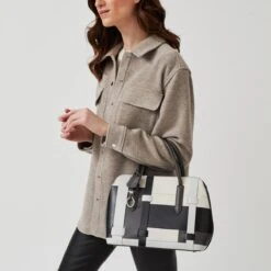 Liverpool Street 2.0 - PatchedMedium Zip-Top Multiway Bag -Fashion Bag Store h5616074 model