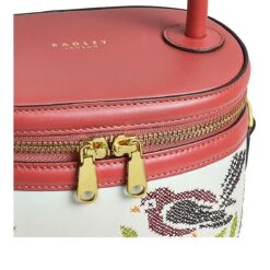 Harriet Street - EmbroideryMedium Zip Around Crossbody 5 Harriet Street - EmbroideryMedium Zip Around Crossbody -Fashion Bag Store h8228065 d1